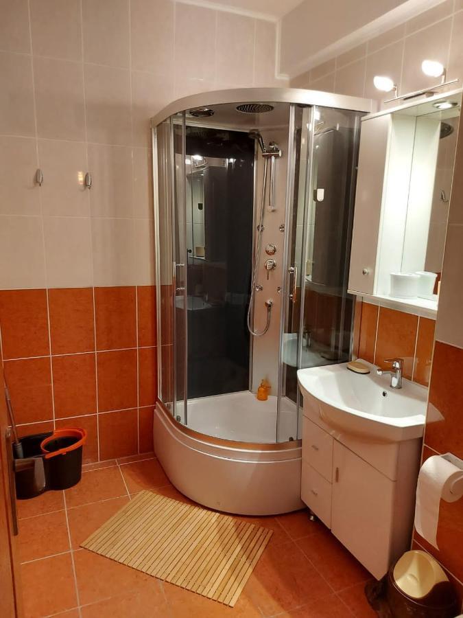 Summerland Place 3 *